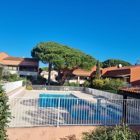 Charmant Studio Lumineux Avec Piscine Fréjus エクステリア 写真