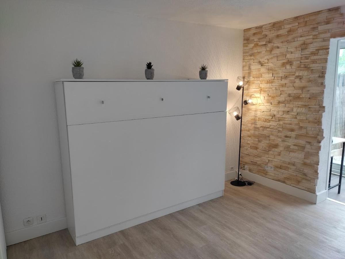 Charmant Studio Lumineux Avec Piscine Fréjus エクステリア 写真